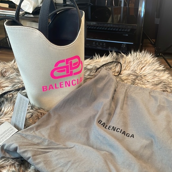 Authentic Balenciaga wave bucket tote - Picture 6 of 6